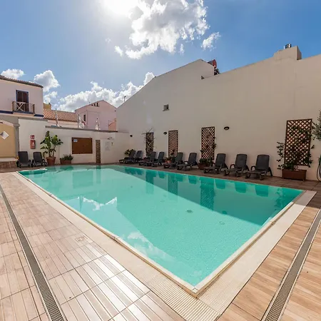 Cozy 3 Guest With Pool
